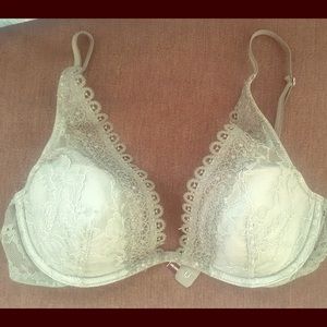Plunge Victoria’s Secret Green Lace Bra